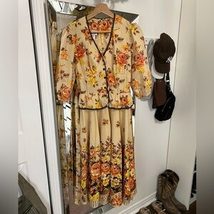 Gorgeous 70’s vintage floral dress